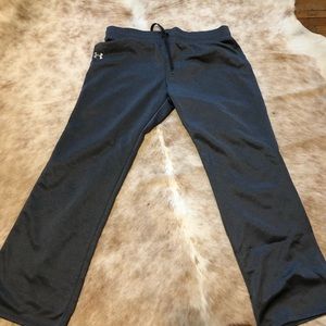 Dark gray UnderArmour semi fitted sweatpants